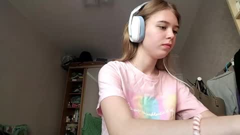 Snapshot of lateshastarnaud chatting on 04-16-26, 08:04 Linet online show from 04-16-26, 08:04
