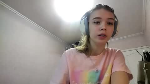 Snapshot of lateshastarnaud chatting on 04-17-26, 08:06 Linet online show from 04-17-26, 08:06