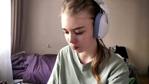 Snapshot of lateshastarnaud chatting on 04-19-26, 08:02 Linet online show from 04-19-26, 08:02