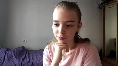 Snapshot of lateshastarnaud chatting on 04-29-26, 08:07 Linet online show from 04-29-26, 08:07