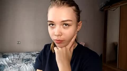 Snapshot of lateshastarnaud chatting on 05-17-26, 08:01 Linet online show from 05-17-26, 08:01