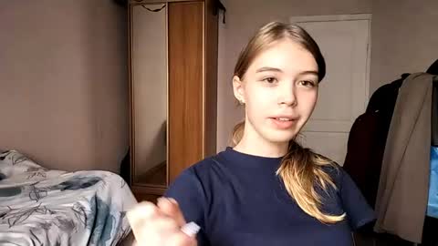 Snapshot of lateshastarnaud chatting on 05-28-26, 08:11 Linet online show from 05-28-26, 08:11