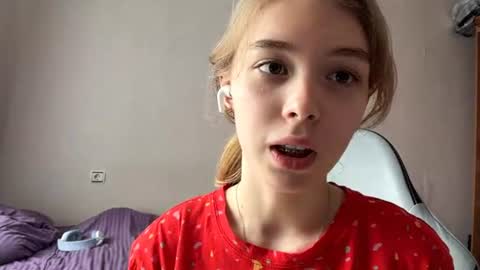 Linet online show from 06-17-26, 07:33