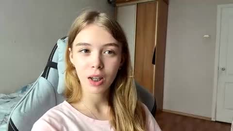 Linet online show from 07-24-26, 06:11