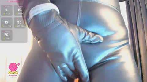 Snapshot of latex_rose_daniels chatting on 02-09-26, 01:15 ROSE online show from 02-09-26, 01:15