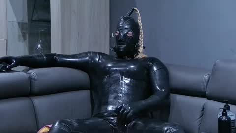 Snapshot of latexboy1986 chatting on 02-08-25, 06:55 latex boy 38 online show from 02-08-25, 06:55