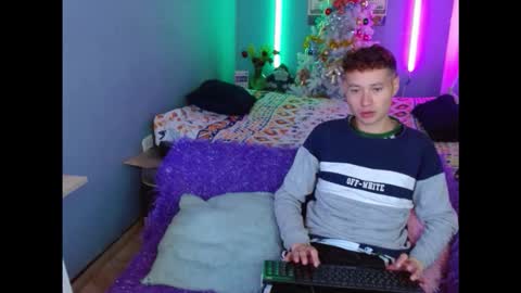latin_boysxxx_ online show from 11-30-25, 10:03