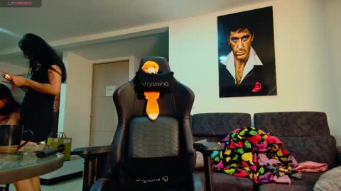 Snapshot of latin_couple77 chatting on 02-23-25, 02:51 Sara y Andy online show from 02-23-25, 02:51