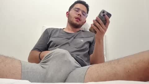 Snapshot of latin_edge chatting on 03-10-25, 08:23 Latin edge online show from 03-10-25, 08:23