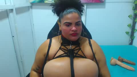 latina_bigboos12 online show from 05-22-26, 04:30