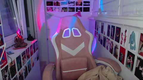 Snapshot of latina_mia chatting on 12-06-24, 05:31 miiiiiiaaaa online show from 12-06-24, 05:31