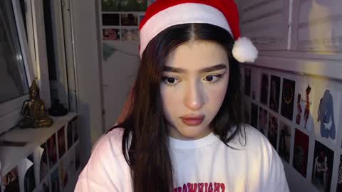 Snapshot of latina_mia chatting on 12-25-24, 10:16 miiiiiiaaaa online show from 12-25-24, 10:16