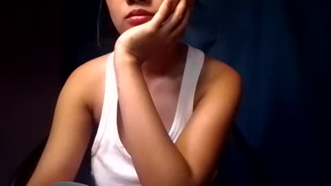latina_shaine online show from 05-25-26, 06:30
