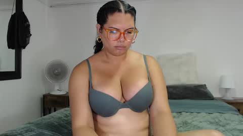 Snapshot of latinaflower_ts chatting on 10-15-25, 06:41 FLOR SALVAJE online show from 10-15-25, 06:41