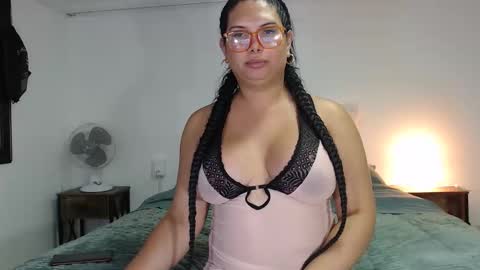 Snapshot of latinaflower_ts chatting on 10-18-25, 12:02 FLOR SALVAJE online show from 10-18-25, 12:02