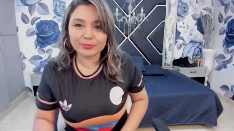 Snapshot of latinaholequeen chatting on 09-09-25, 02:16 EMMA   online show from 09-09-25, 02:16