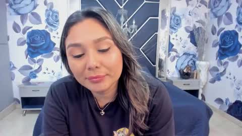 Snapshot of latinaholequeen chatting on 10-27-25, 02:54 EMMA online show from 10-27-25, 02:54