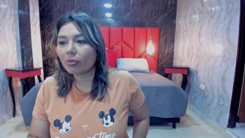 Snapshot of latinaholequeen chatting on 11-17-25, 02:34 EMMA online show from 11-17-25, 02:34