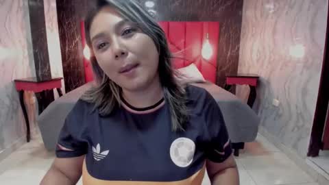 Snapshot of latinaholequeen chatting on 11-18-25, 02:54 EMMA online show from 11-18-25, 02:54