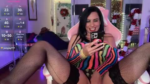 Latina Light online show from 11-25-25, 01:49