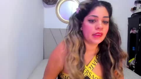 latinamav22 online show from 04-21-26, 04:08
