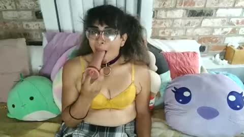 Snapshot of latinatgirldoll chatting on 03-25-26, 12:11 latinatgirldoll online show from 03-25-26, 12:11