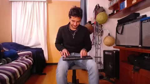 Snapshot of latincurious0 chatting on 09-27-25, 02:27 Juanito online show from 09-27-25, 02:27