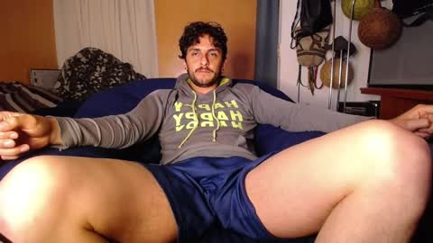 Snapshot of latincurious0 chatting on 02-22-26, 01:18 Juanito online show from 02-22-26, 01:18