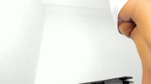 Snapshot of latinebonyts chatting on 11-13-25, 08:24 latinebonyts online show from 11-13-25, 08:24