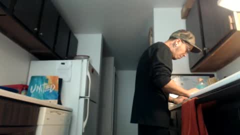 Snapshot of latinfyre chatting on 12-11-24, 12:12 Chris online show from 12-11-24, 12:12