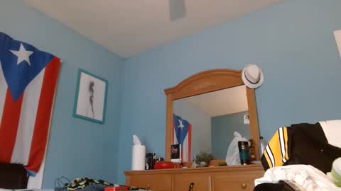 Snapshot of latinfyre chatting on 09-11-25, 04:07 Chris online show from 09-11-25, 04:07