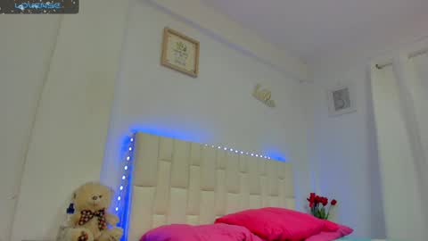 Snapshot of latinlove_sexygirls chatting on 10-10-25, 02:10 Vanessa online show from 10-10-25, 02:10