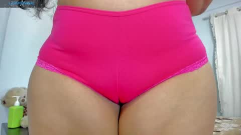 Snapshot of latinlove_sexygirls chatting on 03-10-26, 01:54 Vanessa online show from 03-10-26, 01:54