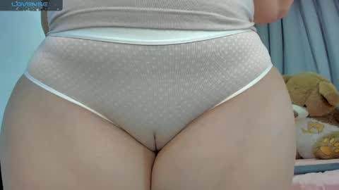 Snapshot of latinlove_sexygirls chatting on 05-08-26, 01:44 Vanessa online show from 05-08-26, 01:44