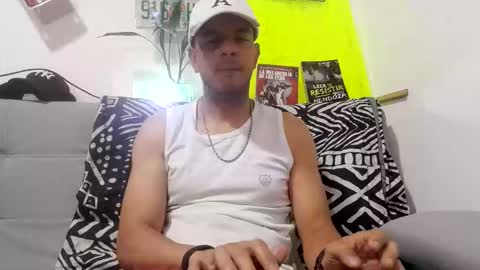 Snapshot of latinmartin254 chatting on 09-15-25, 02:33 latinmartin254 online show from 09-15-25, 02:33