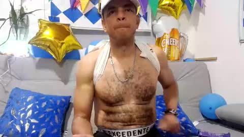 Snapshot of latinmartin254 chatting on 09-26-25, 01:20 latinmartin254 online show from 09-26-25, 01:20