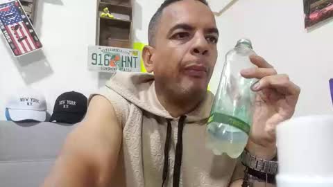 Snapshot of latinmartin254 chatting on 10-18-25, 02:03 latinmartin254 online show from 10-18-25, 02:03