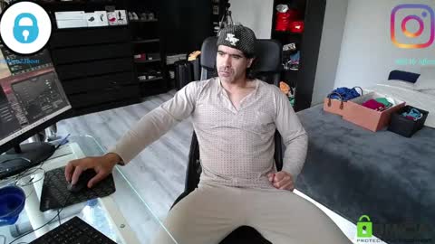 Snapshot of latino23bom chatting on 04-30-26, 08:09 sam online show from 04-30-26, 08:09