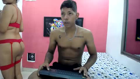 Snapshot of latinosninfomanos chatting on 07-05-26, 01:01 latinosnifomanos online show from 07-05-26, 01:01