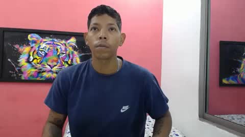 Snapshot of latinosninfomanos chatting on 07-17-26, 01:45 latinosnifomanos online show from 07-17-26, 01:45