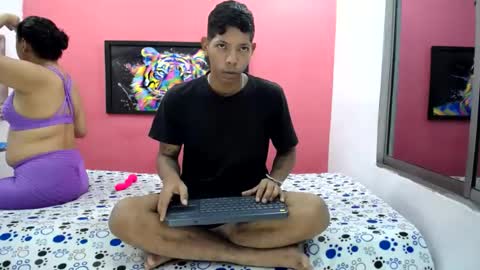 Snapshot of latinosninfomanos chatting on 07-22-26, 01:52 latinosnifomanos online show from 07-22-26, 01:52