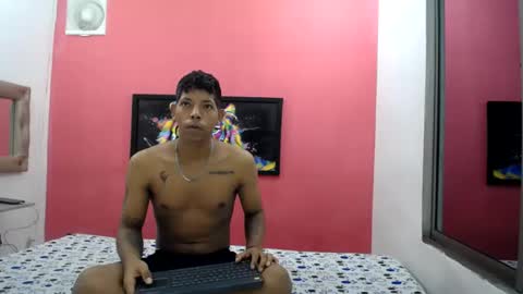 Snapshot of latinosninfomanos chatting on 07-29-26, 12:53 latinosnifomanos online show from 07-29-26, 12:53