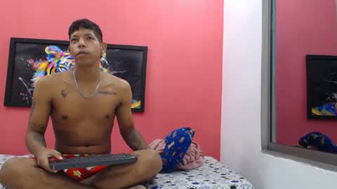 Snapshot of latinosninfomanos chatting on 08-01-26, 06:23 latinosnifomanos online show from 08-01-26, 06:23