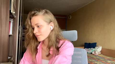 Snapshot of latoyiacuculich chatting on 03-24-26, 07:46 Agata online show from 03-24-26, 07:46