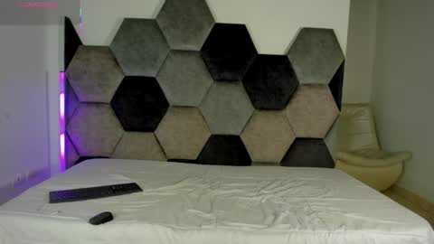 LEANDRO online show from 04-21-26, 03:35