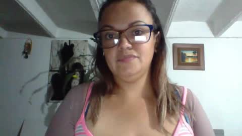 Snapshot of lau16310 chatting on 12-21-25, 08:43 Laura online show from 12-21-25, 08:43