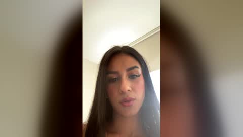 Snapshot of lau319414 chatting on 03-16-26, 06:56 Laura Valmont online show from 03-16-26, 06:56