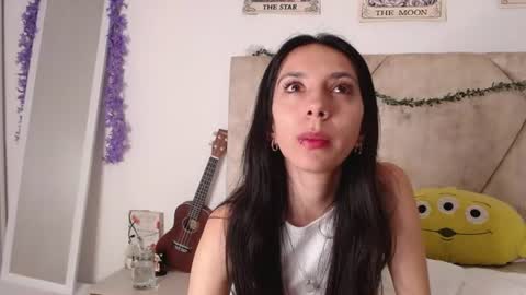 Laura online show from 06-24-26, 04:33
