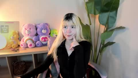 laukyubey1 online show from 10-21-25, 07:47