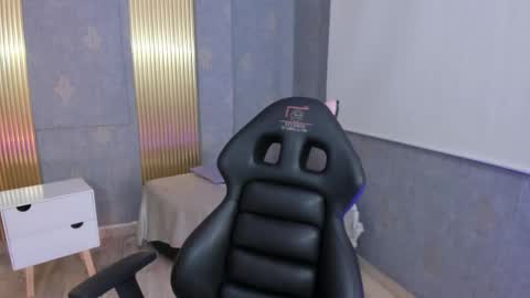 laulin_tay online show from 05-20-26, 02:40